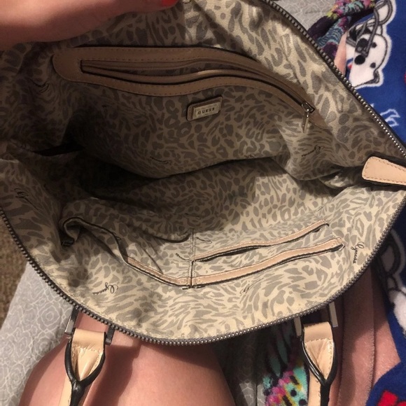 Guess purse - Picture 4 of 4